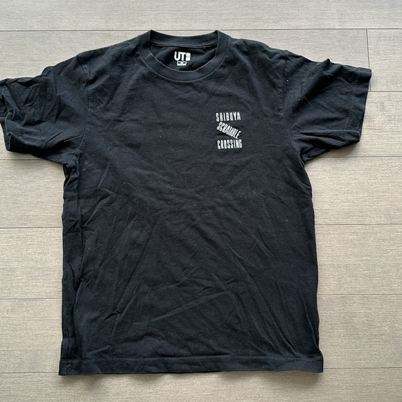 Uniqlo tee - Picture 2 of 3